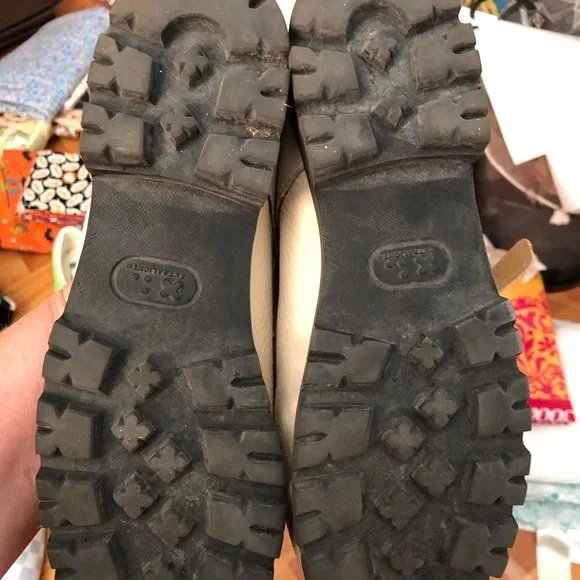 G.H. Bass & Co. Cream Loafers - Picture 4 of 6